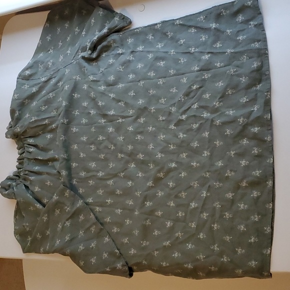 Candace Cameron Bure size small S top blo0use lightweight comfy - Picture 7 of 7